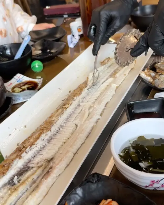직원분이 직접 손질해주는 통갈치구이