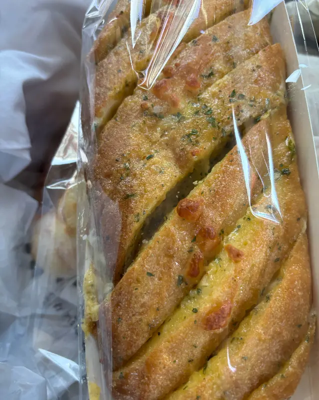 포장된 마늘바게트