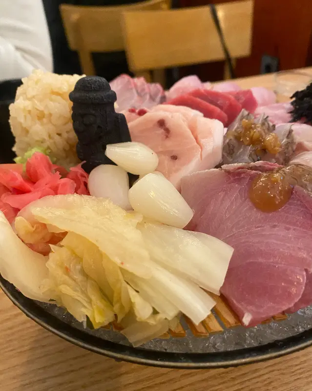 모듬회의 다양한 부위와 곁들임