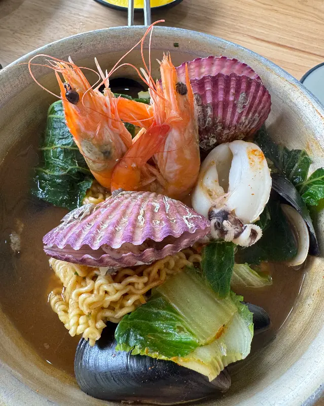 푸짐한 해물라면 한 그릇