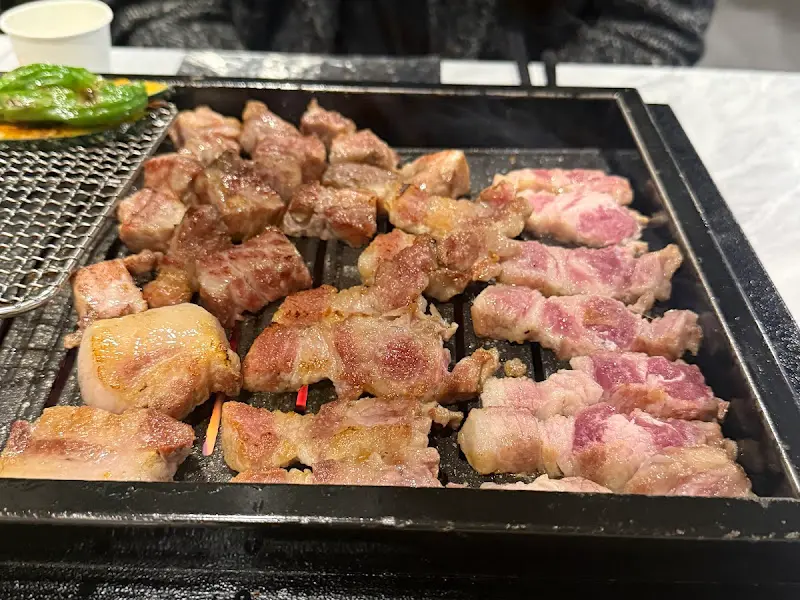 잘 구워진 흑돼지