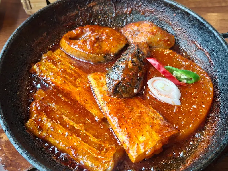 매콤달콤한 양념이 일품인 섞어조림