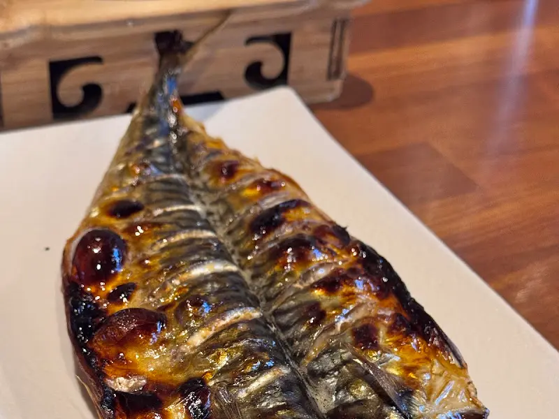 노릇하게 구워진 고등어 구이