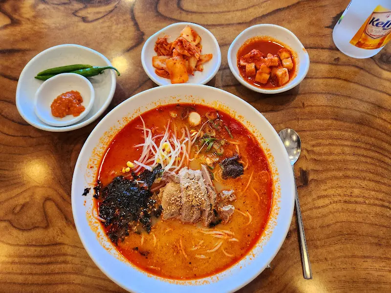 얼큰 해장 고기국수와 반찬