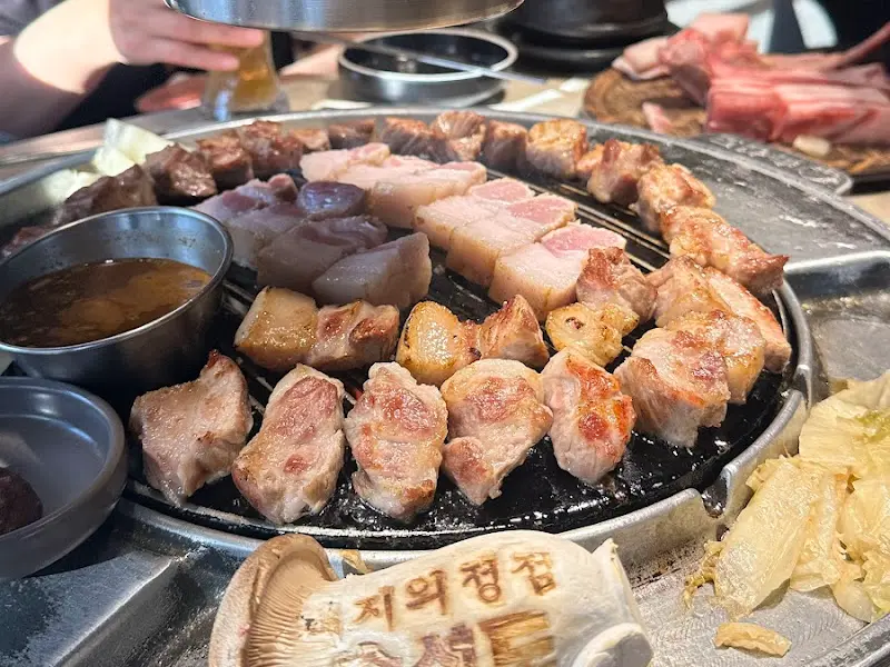 잘 구워진 돼지고기