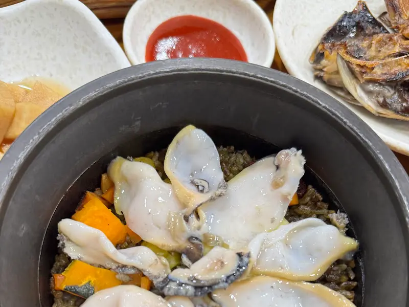 전복 돌솥밥의 비주얼