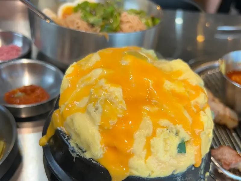 화산처럼 솟아오른 계란찜