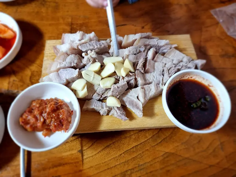 두툼한 돔베고기