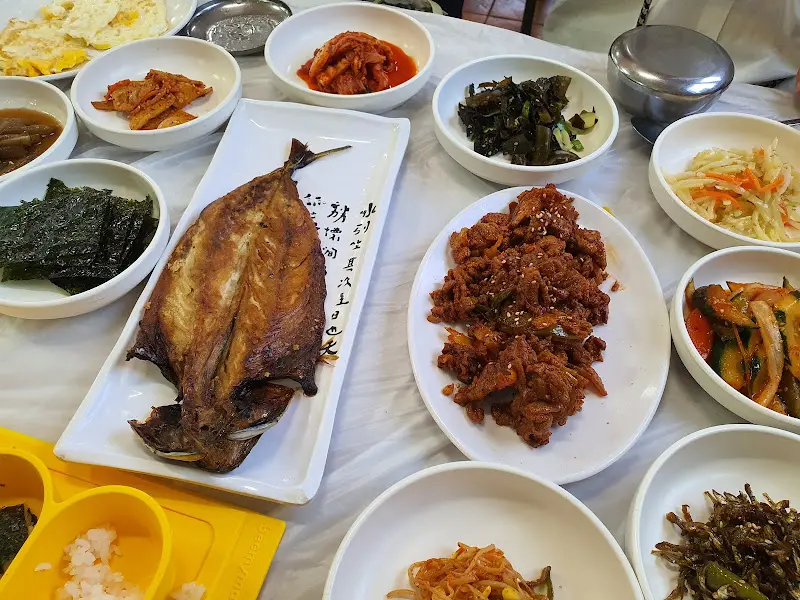 푸짐한 정식 한 상 차림