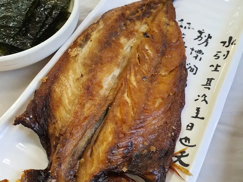 윤기가 흐르는 고등어 구이