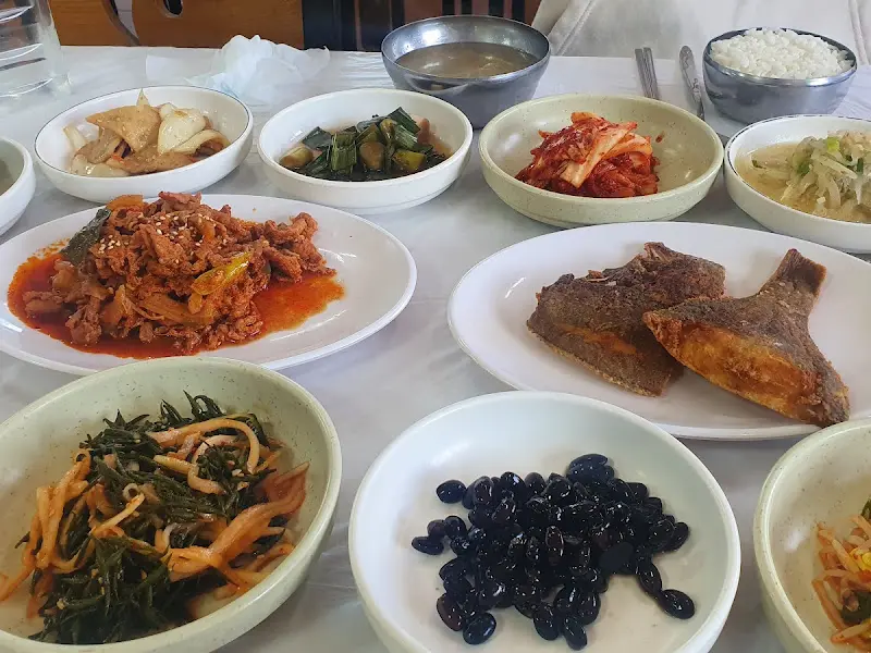 다양한 밑반찬들