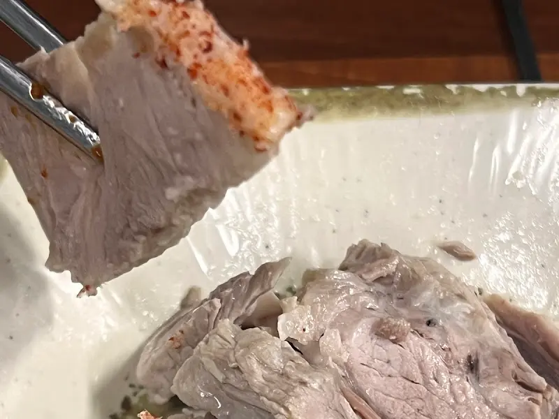 윤기가 좔좔 흐르는 돔베고기