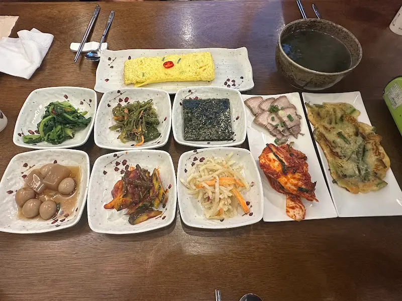 다채로운 반찬들