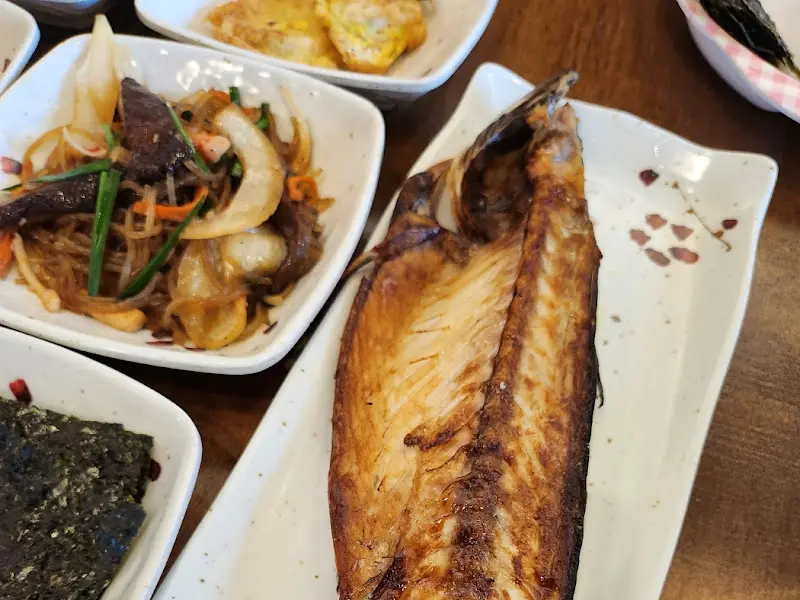 윤기가 흐르는 고등어 구이