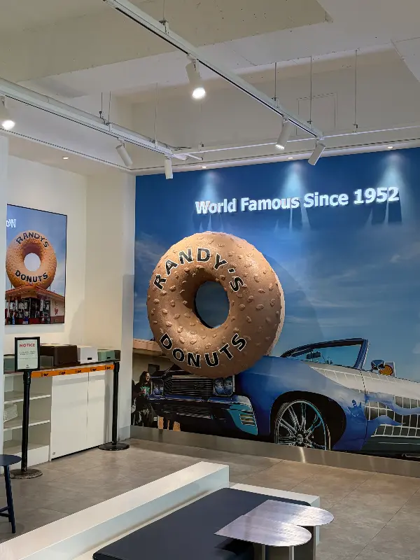 랜디스 도넛 내부 인테리어