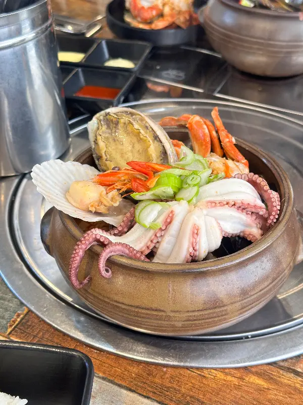 해물 가득한 뚝배기