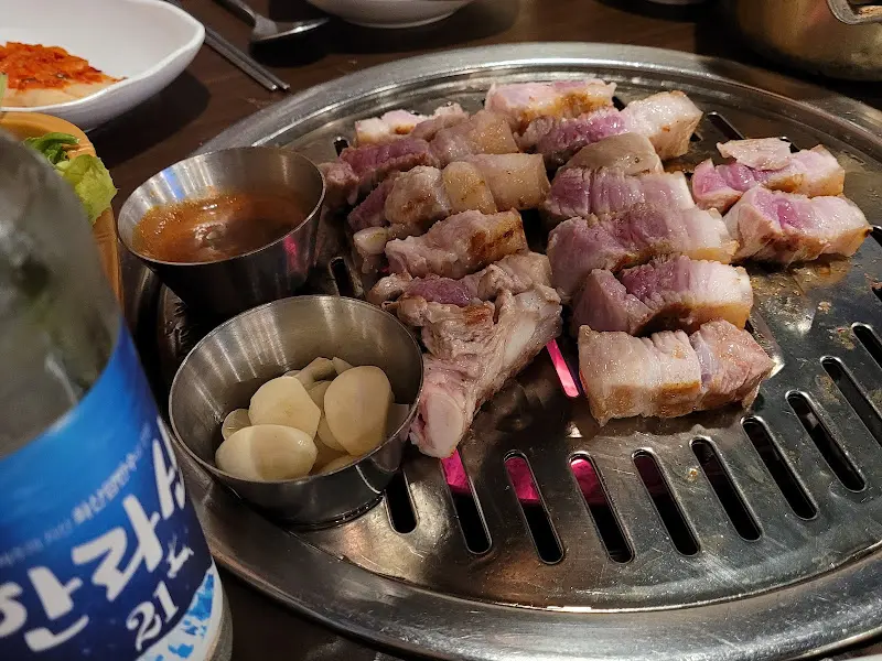 익어가는 돼지고기