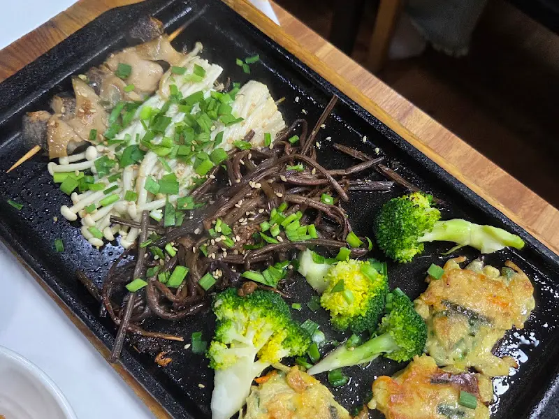 맛깔스러운 철판 요리