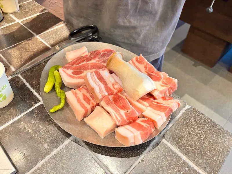 궤네깃도 중문흑돼지 한 상 차림