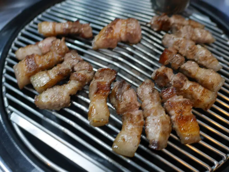 노릇노릇 구워진 흑돼지