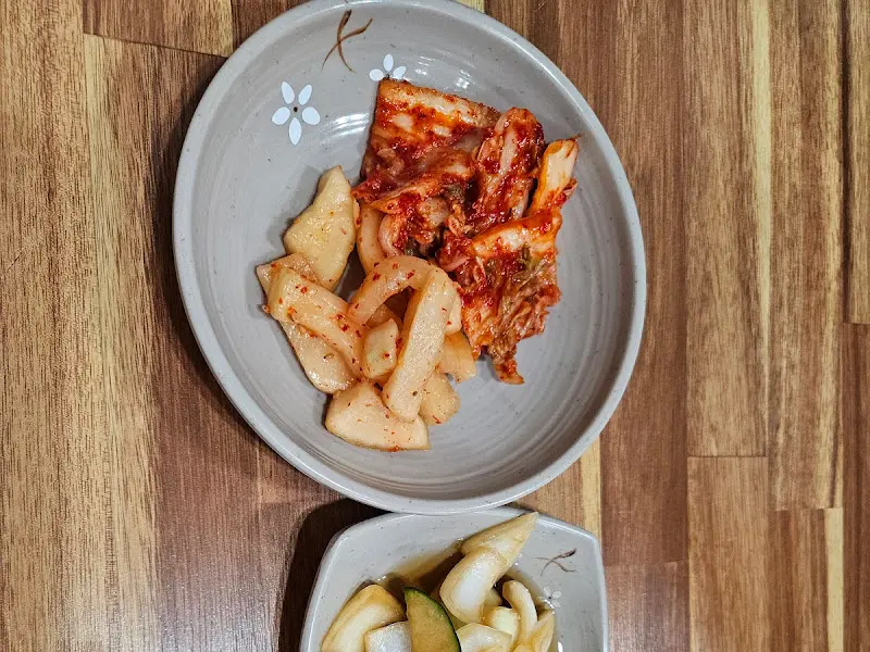 맛깔스러운 김치와 깍두기