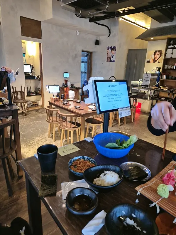 훈남횟집의 따뜻한 분위기