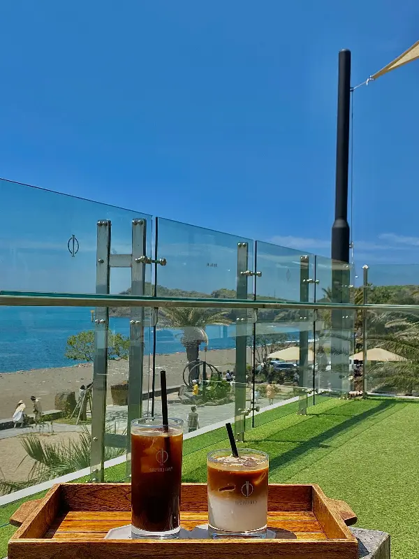 휴일로에서 바라본 바다 풍경