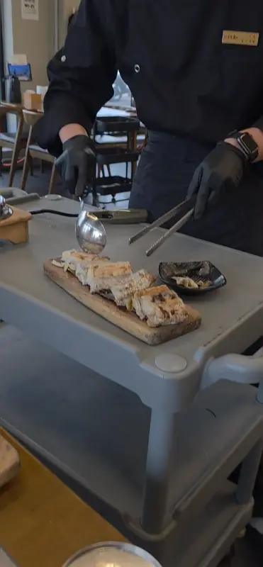 직원분이 직접 손질해주는 통갈치구이