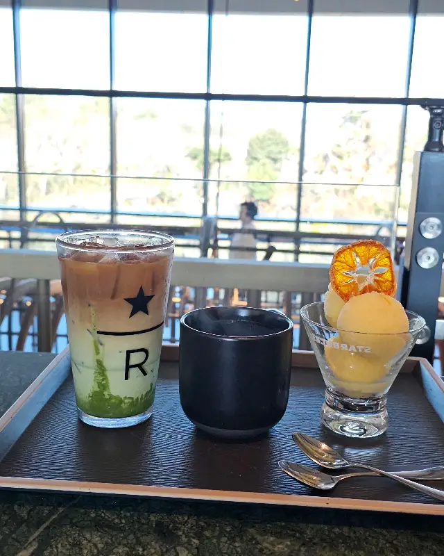 제주 비자림 리저브 에스프레소 라떼와 디저트