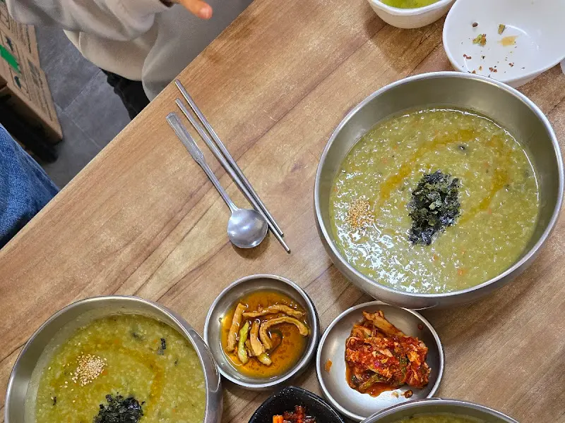 보말죽과 밑반찬 항공샷