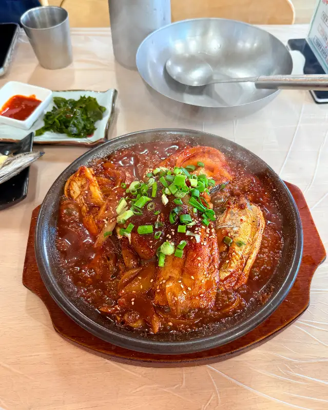 깔끔하게 정리된 밑반찬들