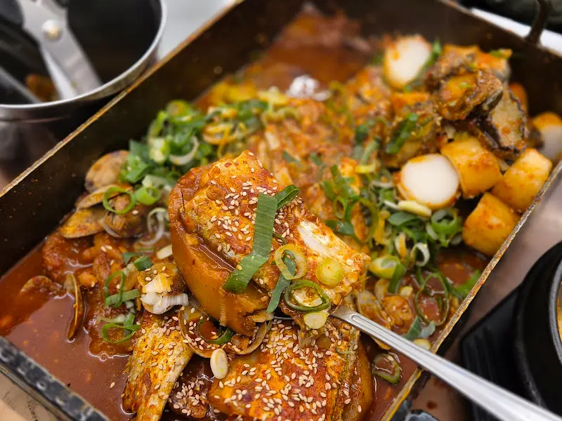 갈치조림 속 큼지막한 갈치 토막