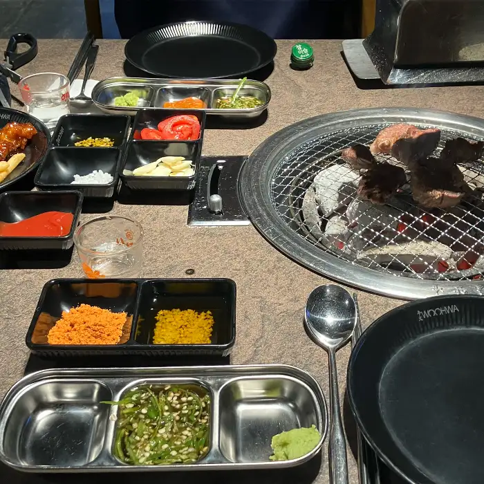 기본 찬과 곁들임 소스