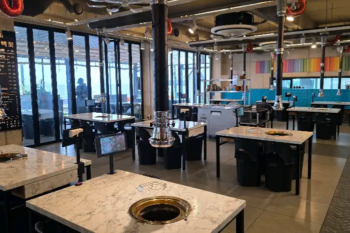 돈백꽃 제주 공항점 내부 모습