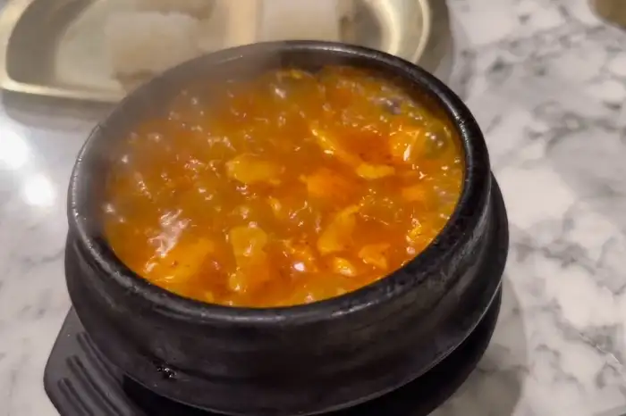 돈백꽃 제주 공항점에서 제공되는 흑돼지 초밥