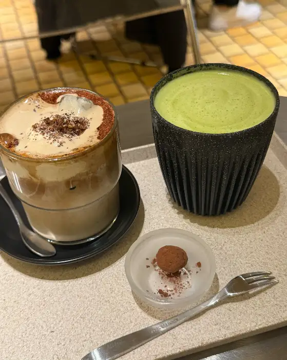 라떼와 말차 라떼, 그리고 초콜릿