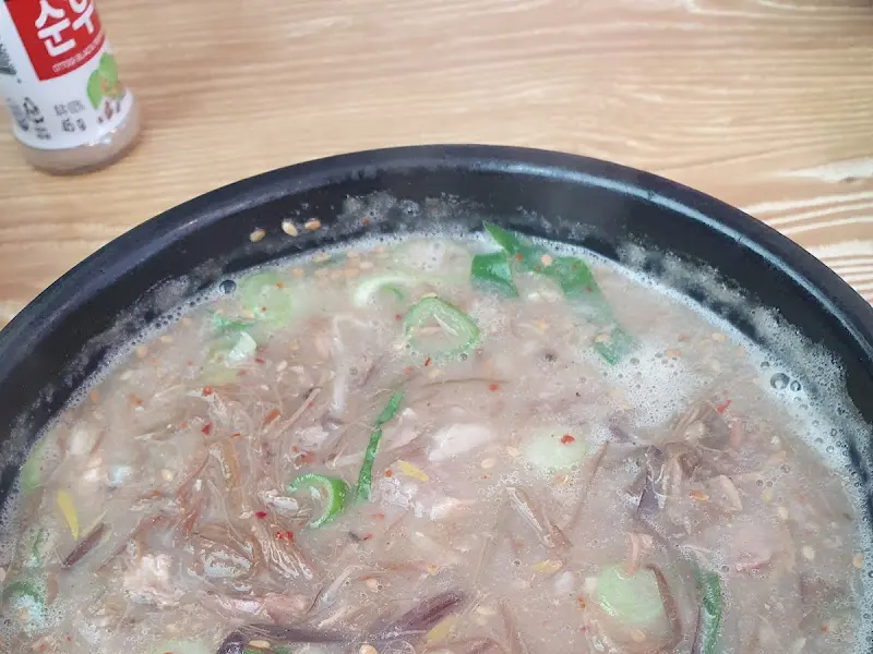 깔끔한 국수마씸 몸국 국물