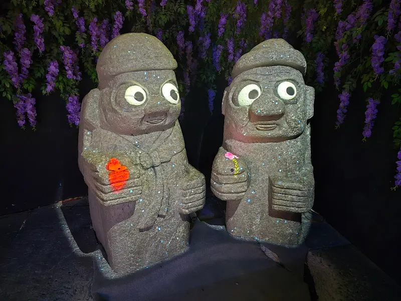 정겨운 돌하르방 조형물