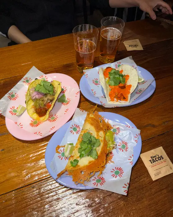 다양한 타코와 맥주