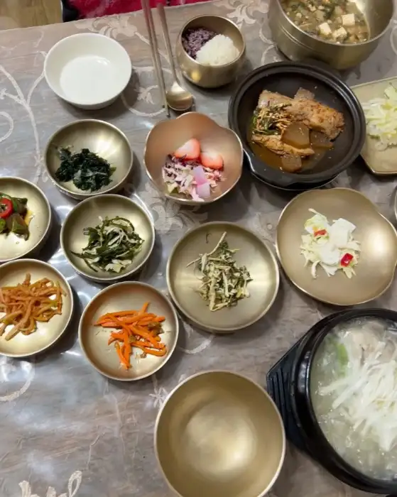 약식동원 내부 테이블 세팅