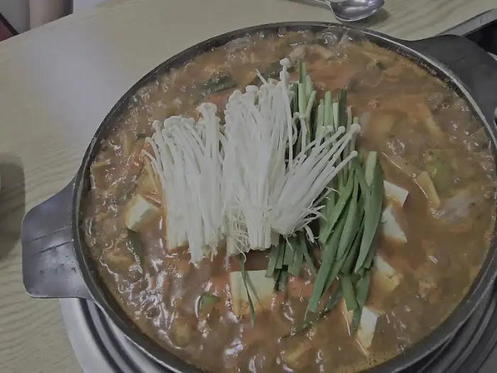 돼지찌개 근접 사진 1