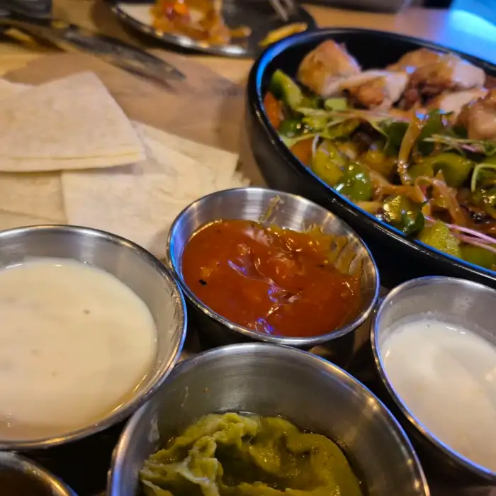 금정역 맛집 누구나 홀딱 반한닭 다양한 소스