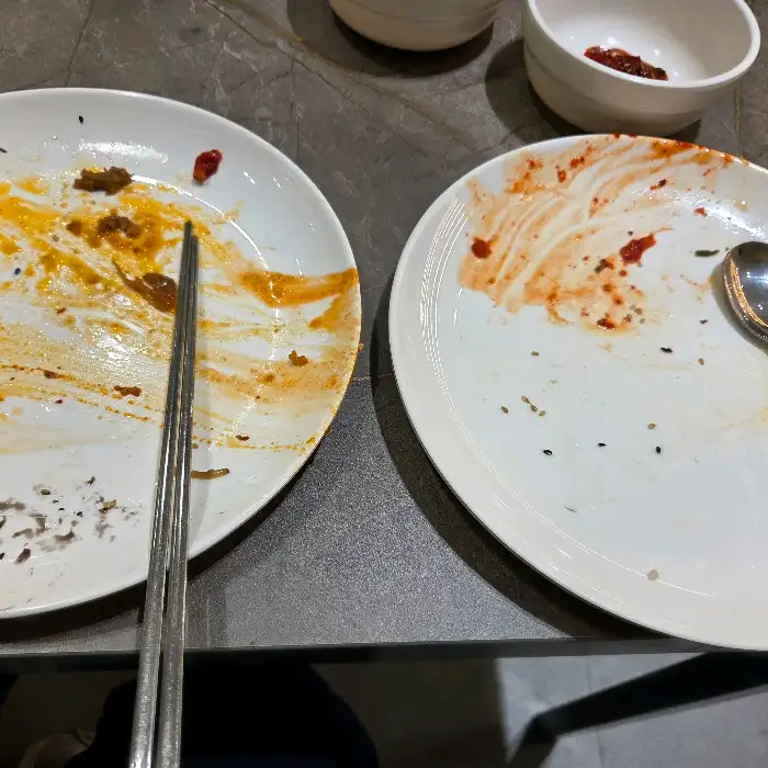 먹고 난 후 접시