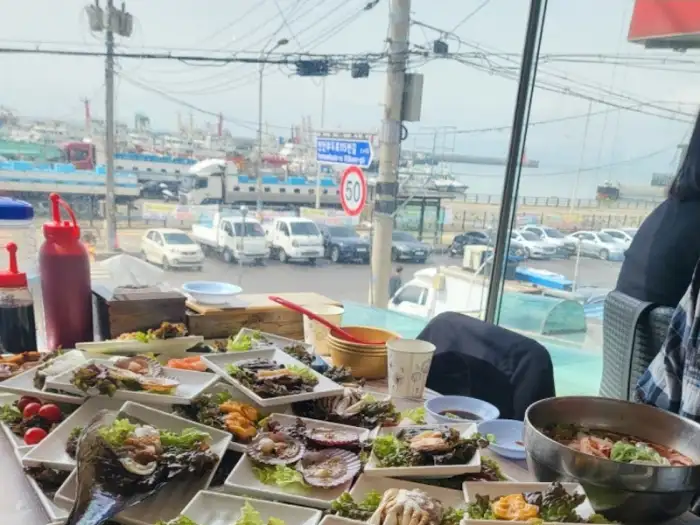 목포신안18호횟집 창밖 풍경