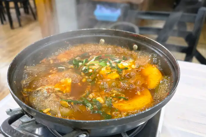 낙지해물칼국수