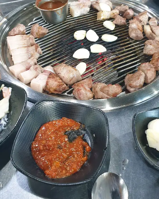 굽고 있는 오겹살