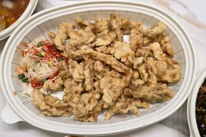 먹음직스럽게 버무려진 탕수육