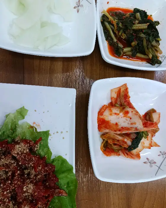 길가네막국수 반찬