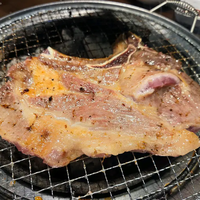 잘 구워진 고기