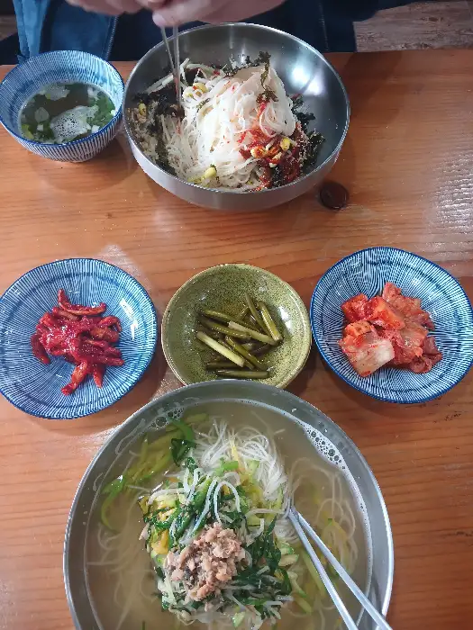 비빔밥과 물국수, 그리고 기본 반찬